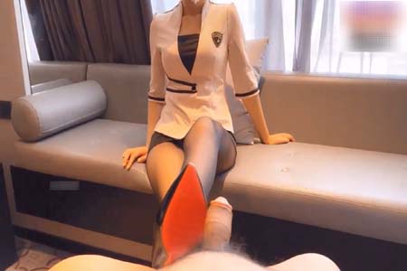 天花板级气质尤物女神 出轨客户被操的神魂颠倒喊着好爽啊,LO包臀裙黑丝高跟尽显优雅气质